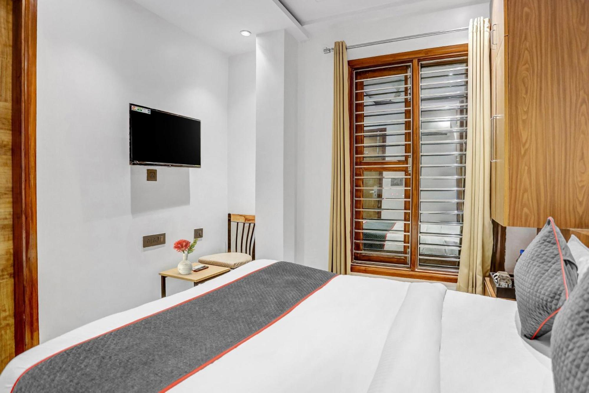 Capital O Hotel Moody Inn Дели Экстерьер фото